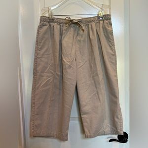Khaki Capris. XL.
